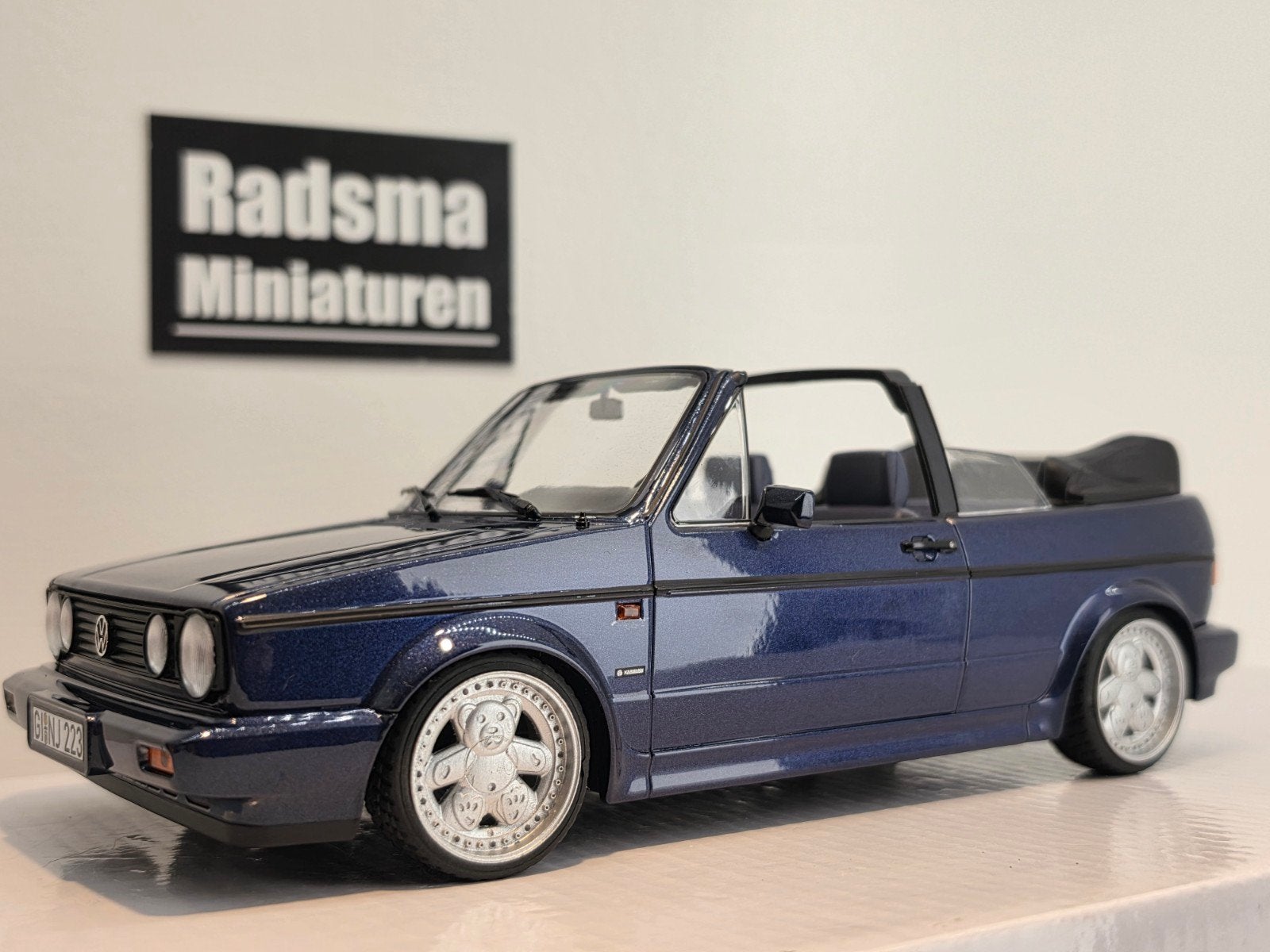 Volkswagen Golf Mk1 Cabrio - Verlaagd/Ronal Teddy 1:18 Norev, Auto, Norev, Ophalen of Verzenden, Zo goed als nieuw