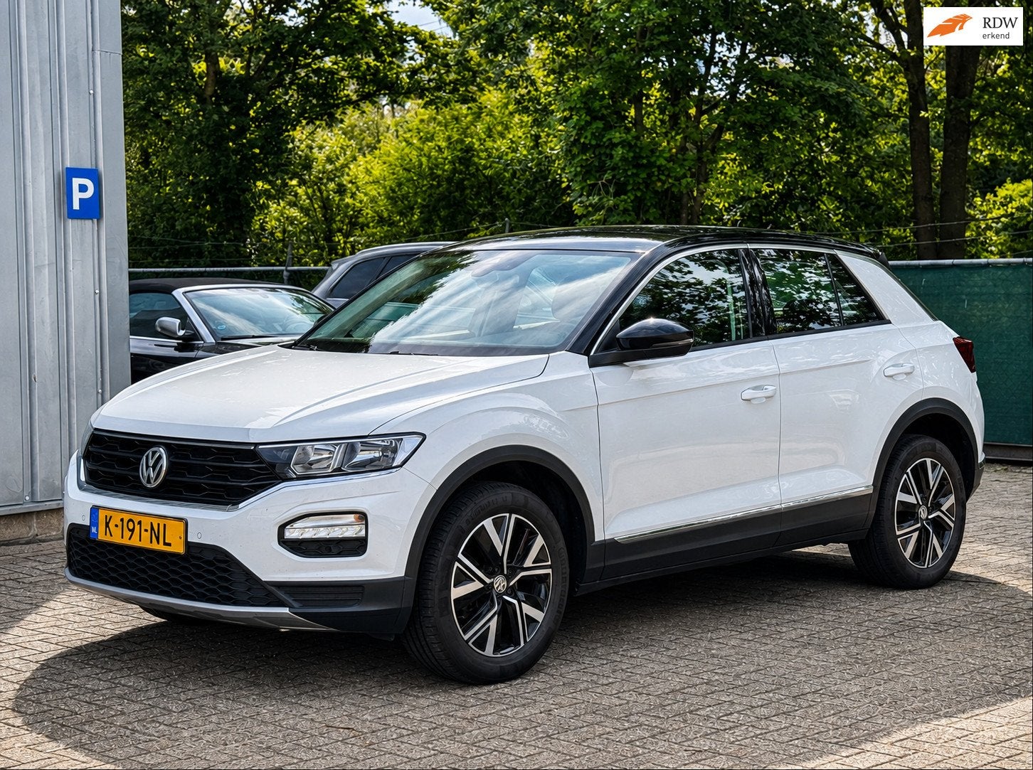 Volkswagen T-Roc 1.0 TSI Style / Zwart dak / CarPlay / Camer, Voorwielaandrijving, Adaptive Cruise Control, Gebruikt, Euro 6