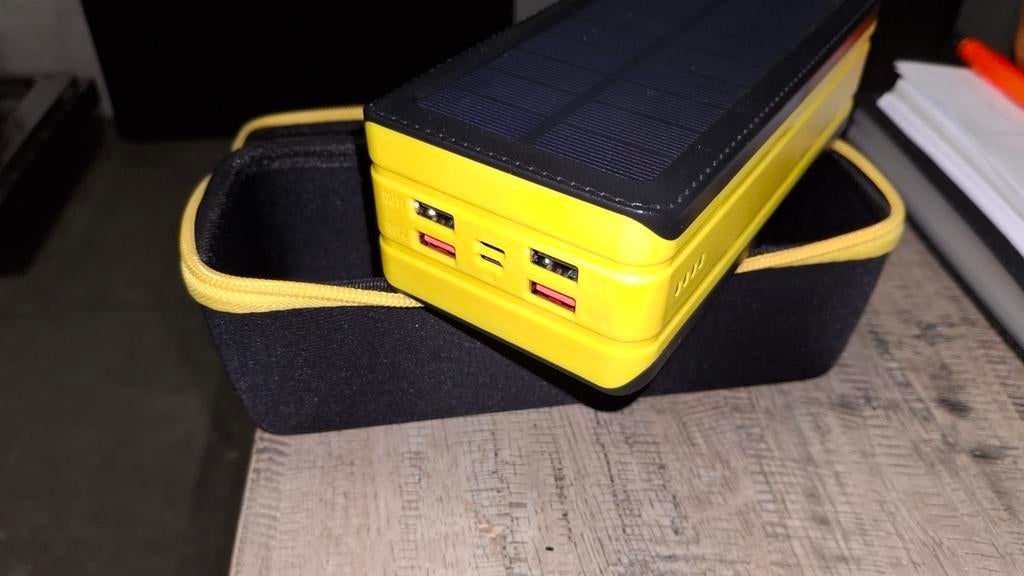 40.000mAh Solar Powerbank met LED Lamp - Outdoor & Camping, Ophalen of Verzenden, Nieuw, Onbekend