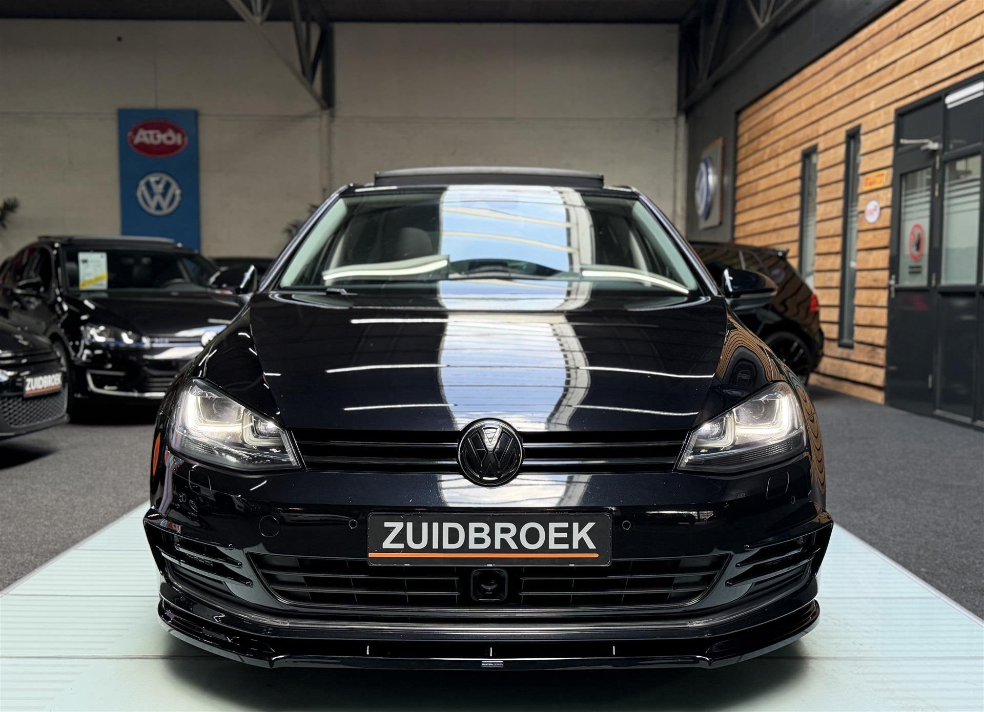 Volkswagen Golf 1.4 TSI R-Line | Pano | Maxton | Cruise | Na, Gebruikt, 4 cilinders, 1290 kg, Zwart
