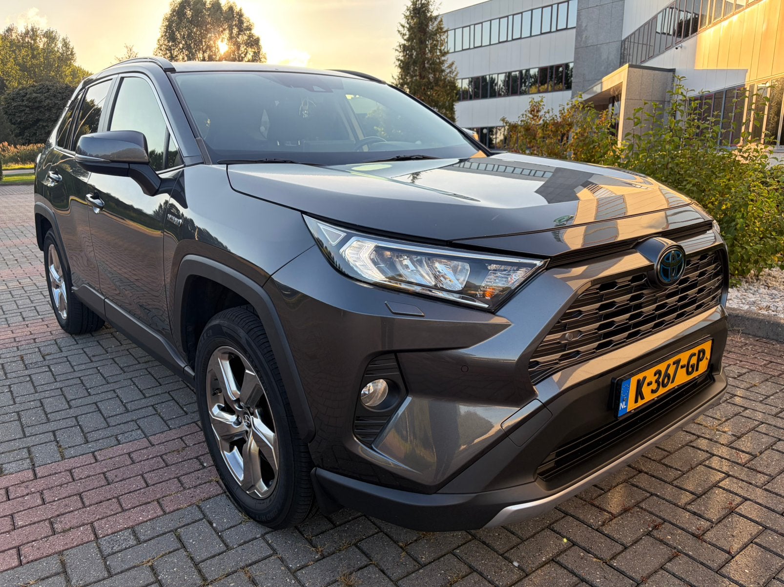 Toyota Rav4 2.5 Hybrid 218pk CVT 2019 Grijs, Stof, Adaptive Cruise Control, Zwart, 4 cilinders