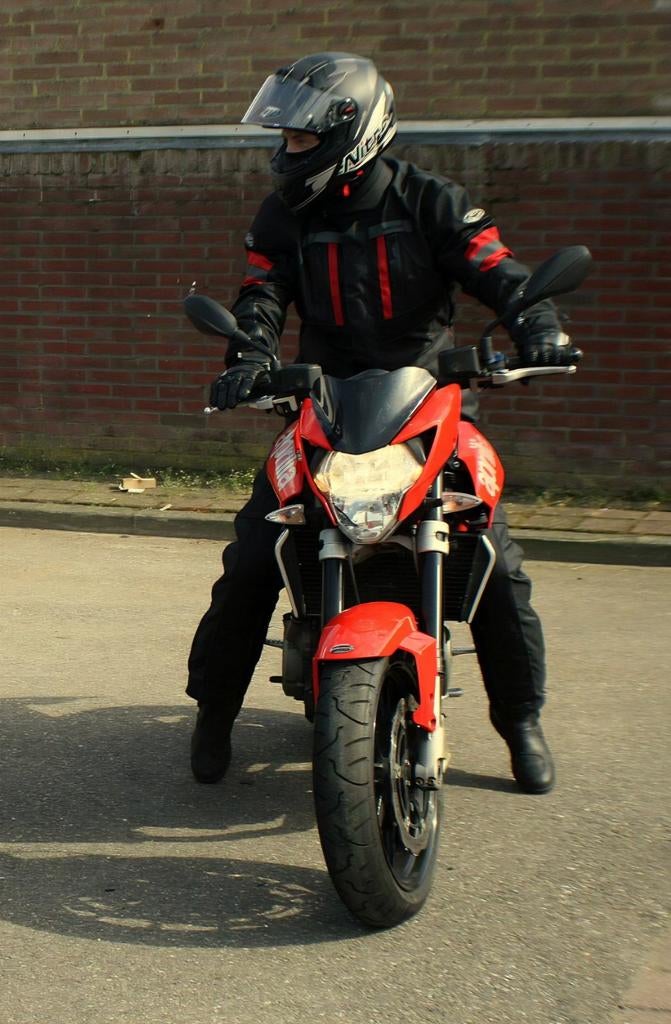 Motorpak MQP (S) + Nitro helm (M) - gebruikt, Motoren, Kleding | Motorkleding, Ophalen