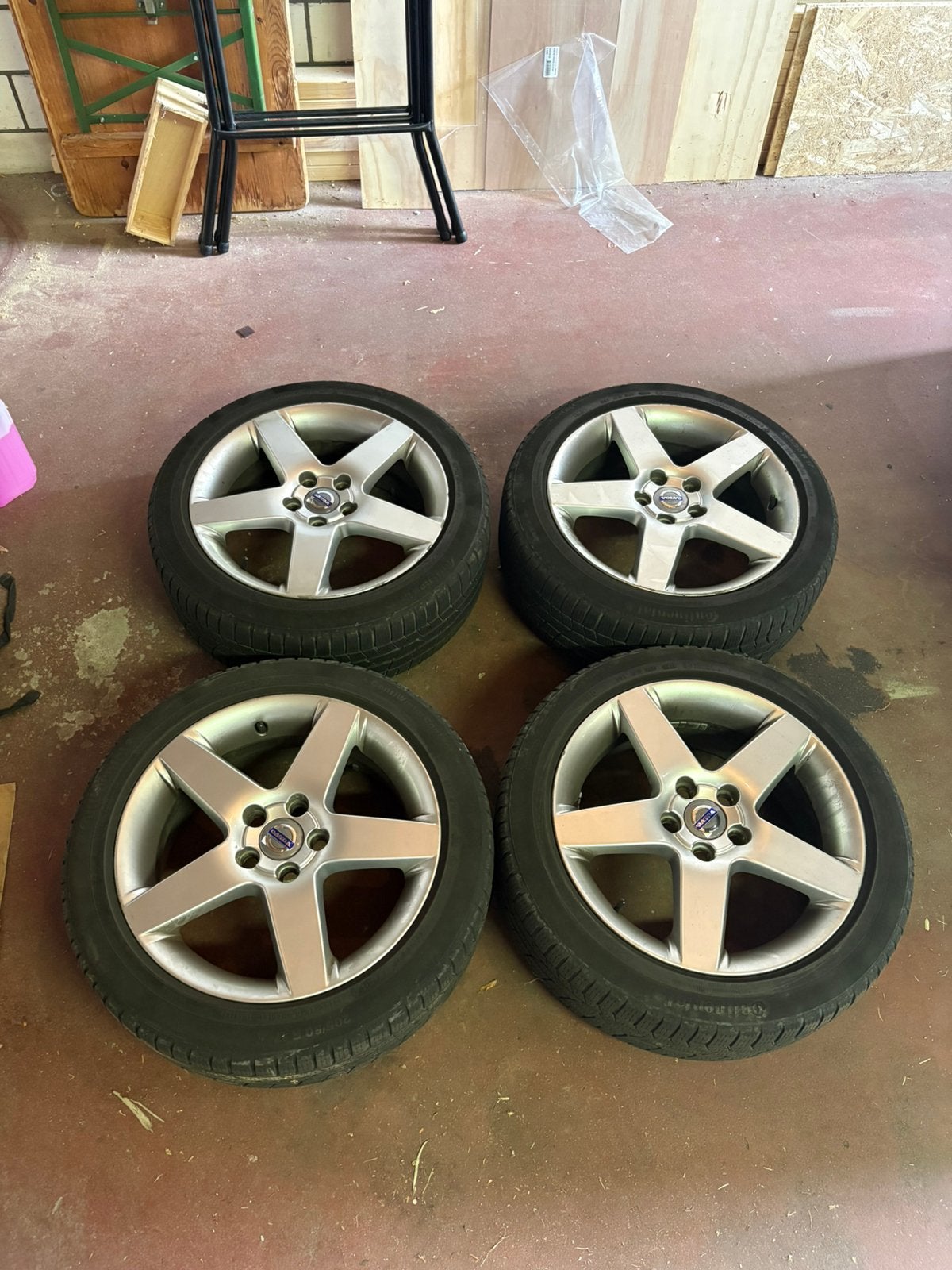 Volvo Serapis 17 inch wielenset + bijpassende zomerbanden, Ophalen, Banden en Velgen, 17 inch, 205 mm