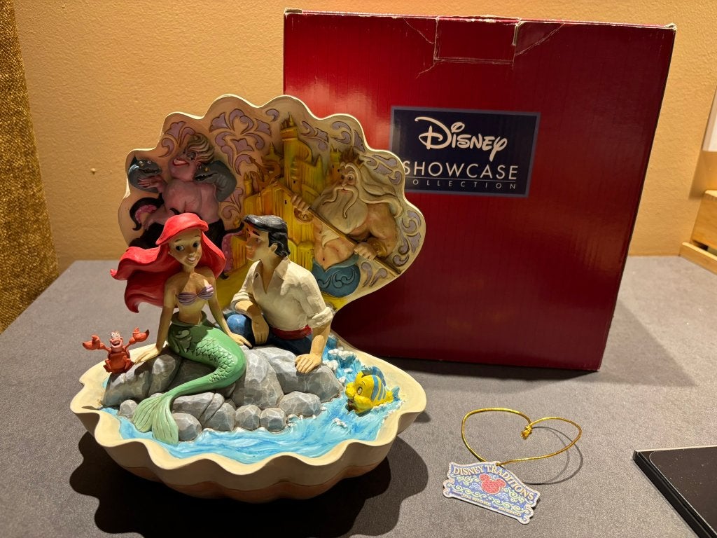 Disney Traditions beeld - Ariel "Seashell Scenario", Ophalen of Verzenden, Pocahontas of Kl. Zeemeermin, Zo goed als nieuw, Beeldje of Figuurtje