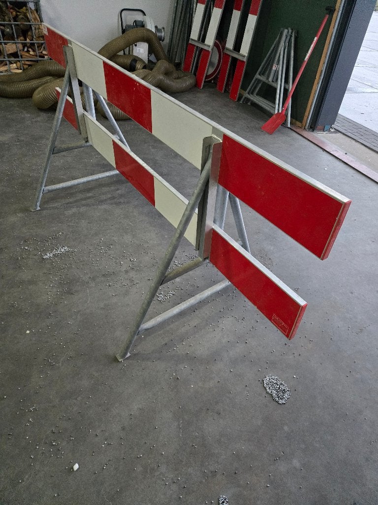 3 stuks Afzethekken en een bord 'verboden in te rijden', Tuin en Terras, Ophalen, Gebruikt, Aluminium, Overige typen
