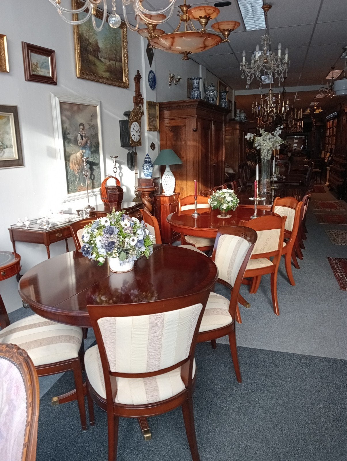Heldense Exclusief Mahonie Tafel en Taxus Nieuwstaat