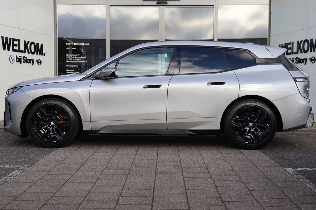 BMW iX xDrive45 M Sport / Trekhaak / M Multifunctionele Stoe, Zwart, IX, Leder, SUV of Terreinwagen