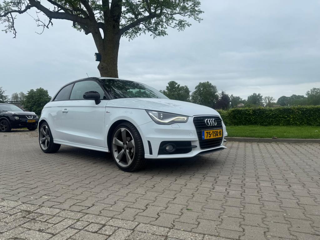 Audi A1 1.2 Tfsi 63KW 2012 Wit, Auto's, Voorwielaandrijving, A1, 4 cilinders, 4 stoelen