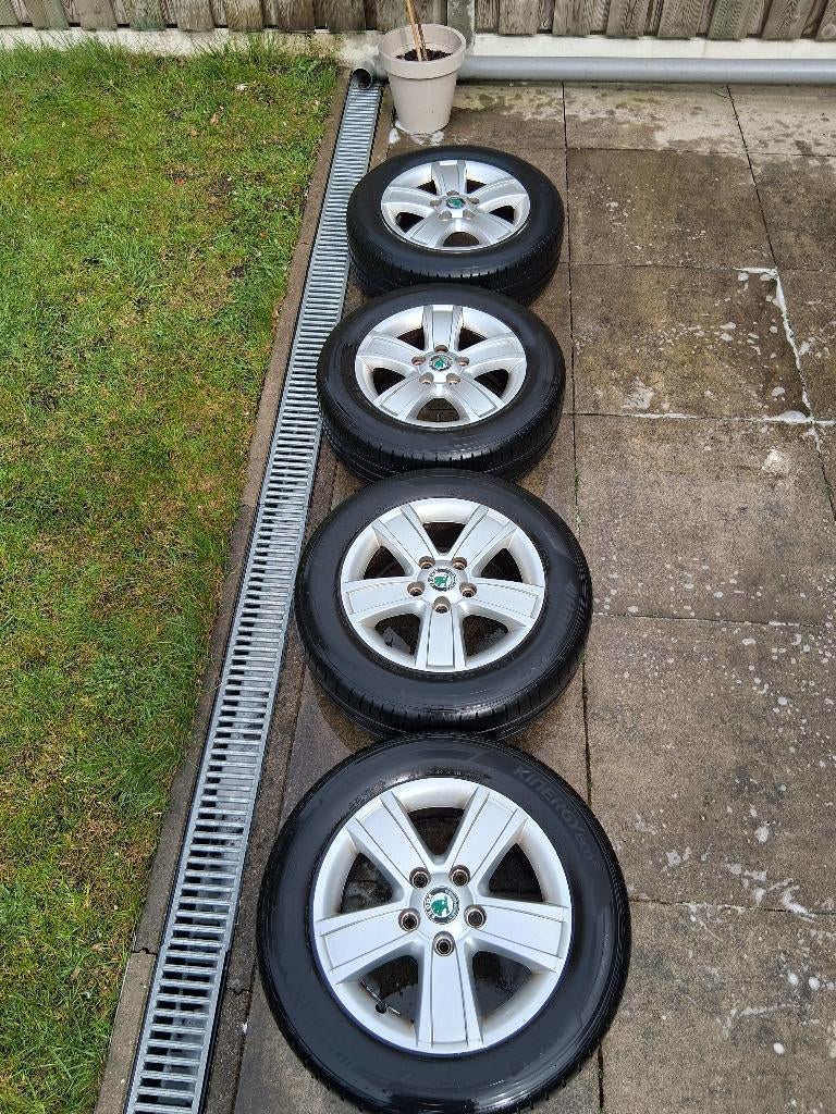 Skoda Octavia 205/60/15R Banden en Velgen, Auto-onderdelen, Banden en Velgen, Ophalen, Gebruikt, 15 inch, Banden en Velgen