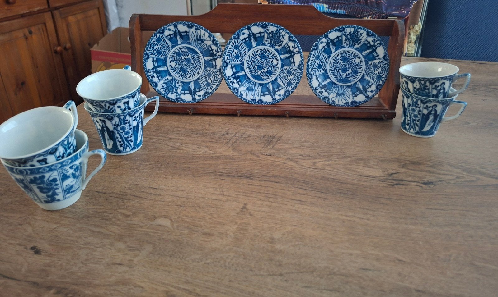 kop en schotel met rekje blauw, Ophalen