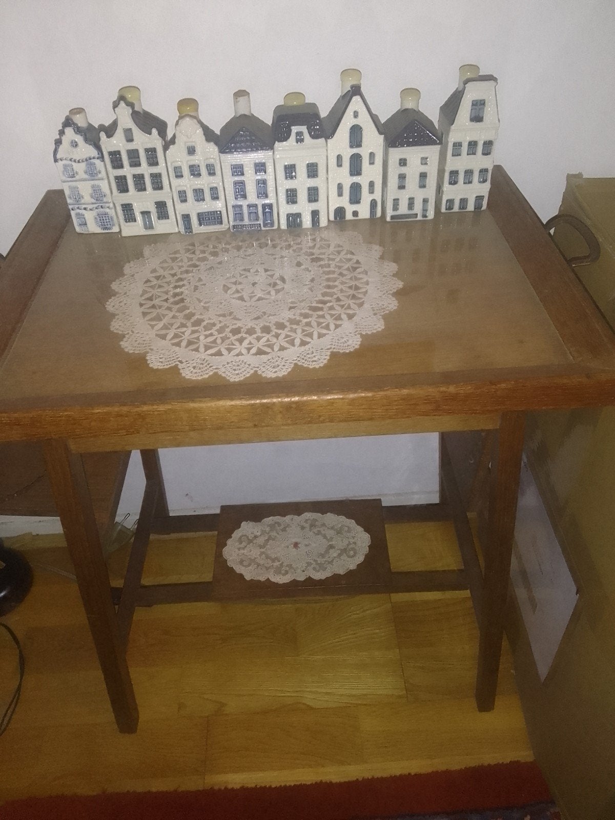 Vintage bijzettafel met glazen blad en uitklapbare plankjes, Ophalen of Verzenden
