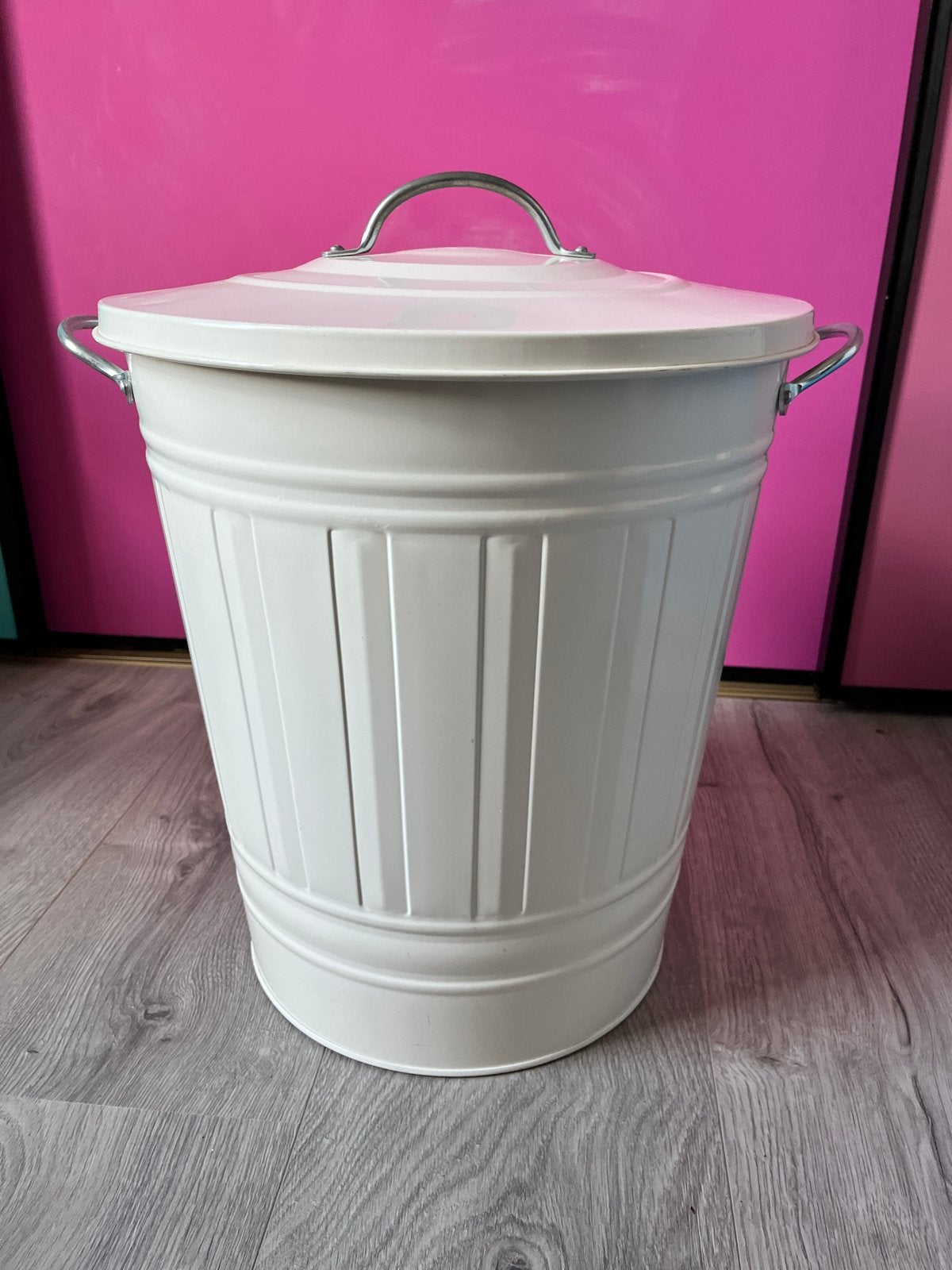 Crème metalen prullenbak met deksel, Ophalen, Gebruikt, 40 liter of meer, Metaal