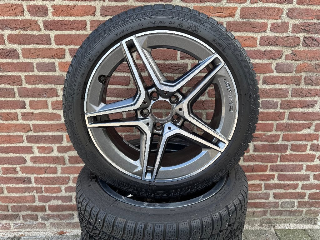 Mercedes A klasse Velgen W177 AMG - line  18 inch, Ophalen, 18 inch, Gebruikt, Banden en Velgen