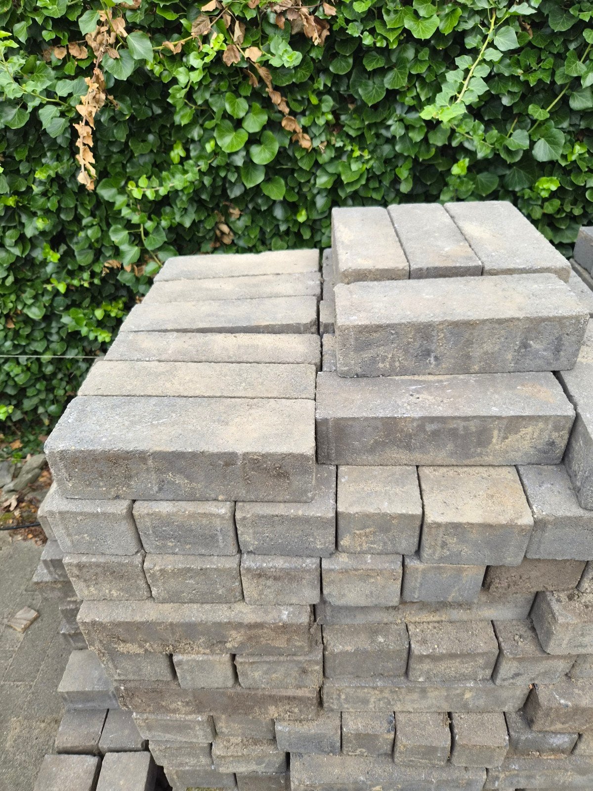 Gebruikte betonklinkers voor oprit of terras circa 7m2, Ophalen, Gebruikt, Beton, Klinkers