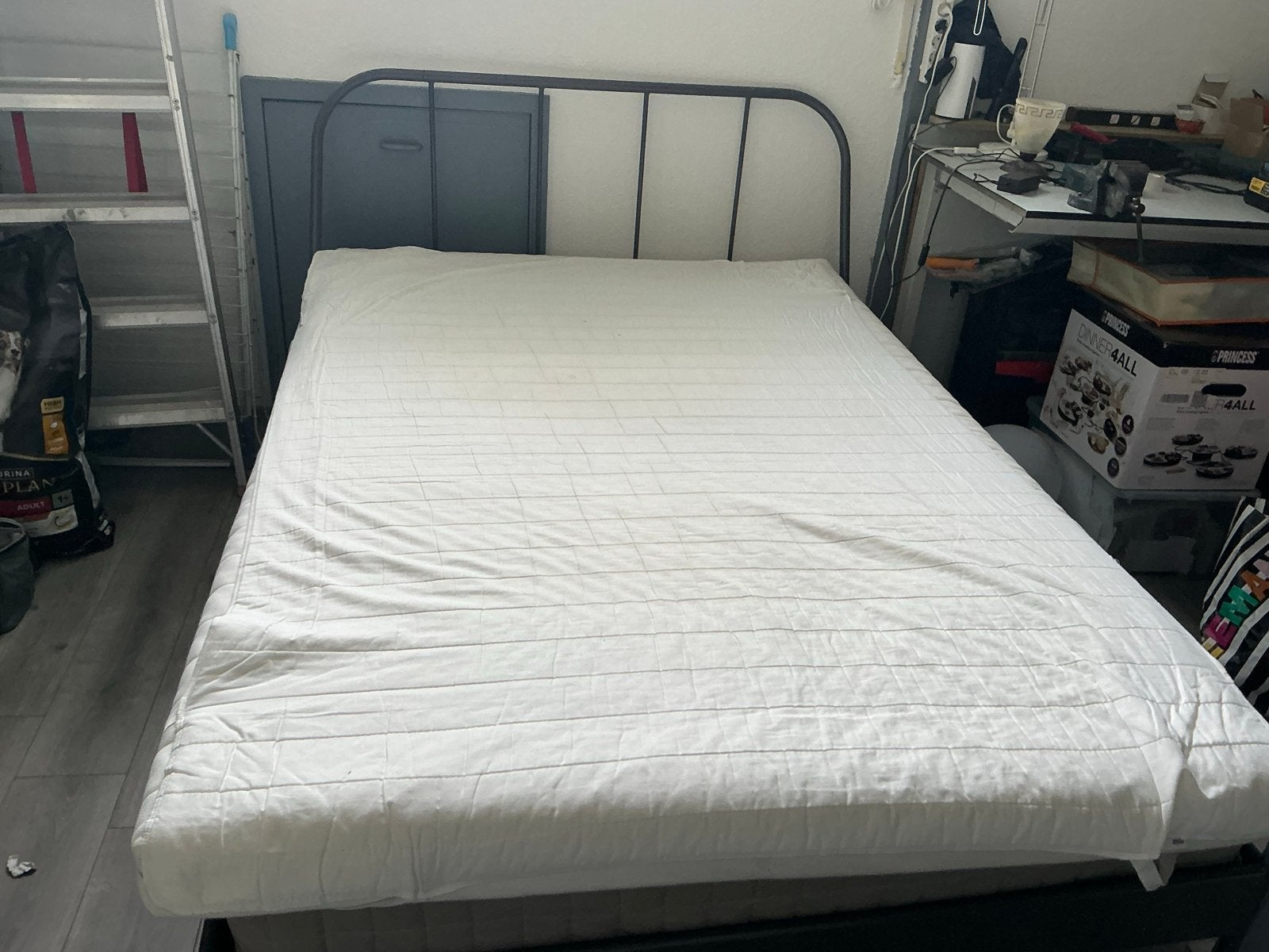 IKEA metalen bedframe, 140x200 cm, Huis en Inrichting, Ophalen, Gebruikt, Zwart, Tweepersoons
