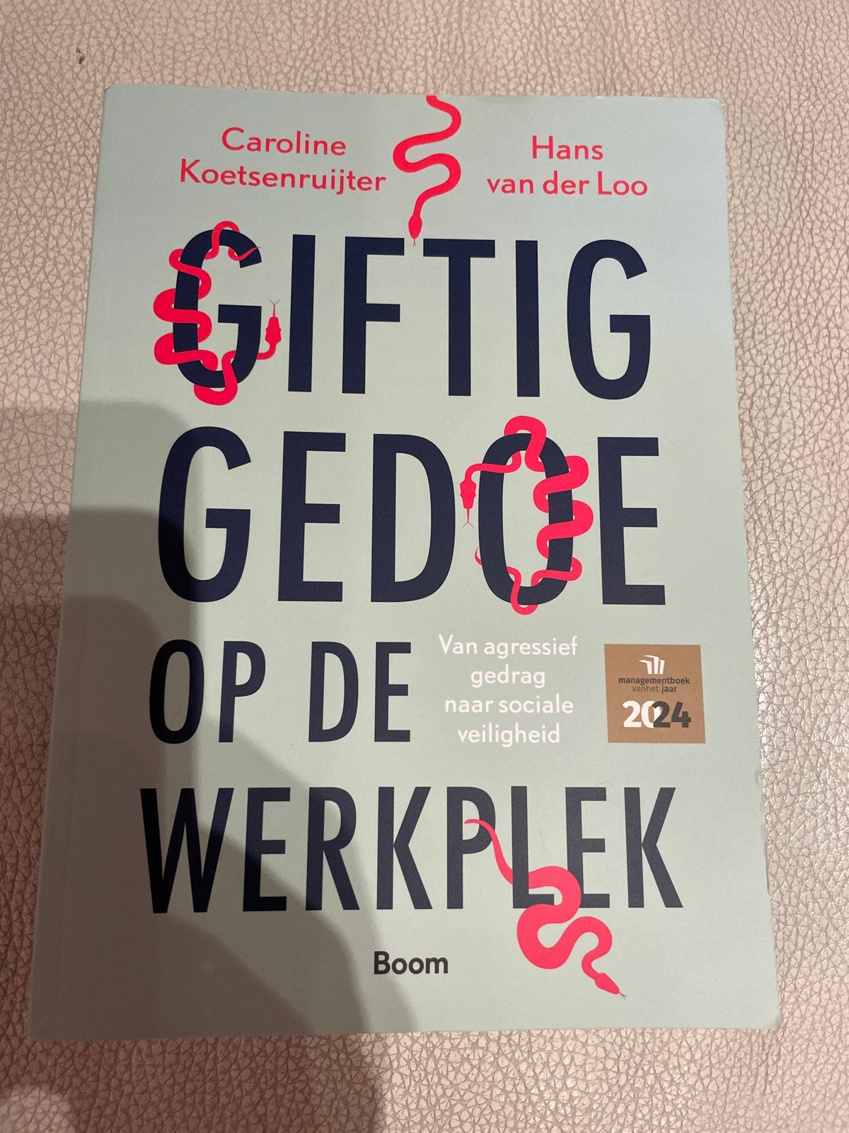 Giftig Gedoe op de Werkplek - Caroline Koetsenruijter, Ophalen of Verzenden, Gelezen