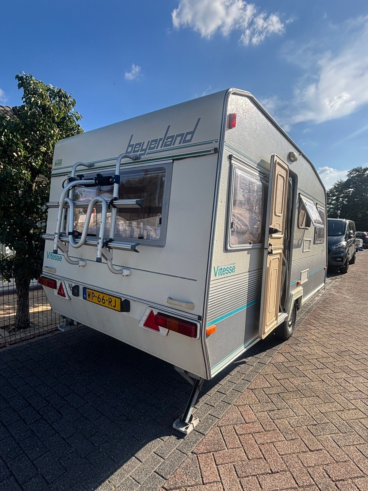 Nette Beyerland vitesse 460 met voortent en luifel!, Rondzit, Hobby, Bedrijf, Schokbreker
