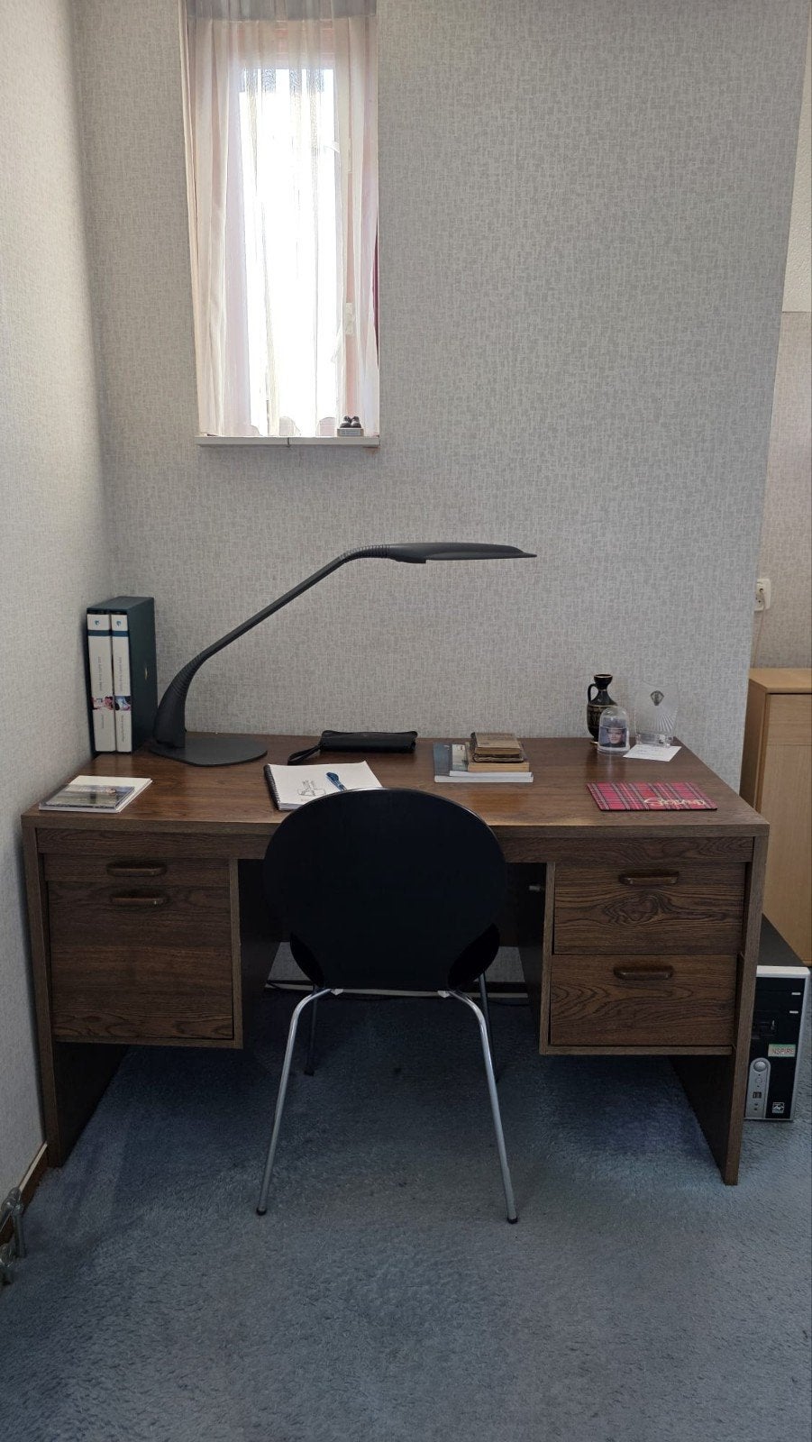 Stevig houten bureau met lades - Ideaal voor thuiskantoor, Ophalen, Gebruikt, Demontabel, Bruin