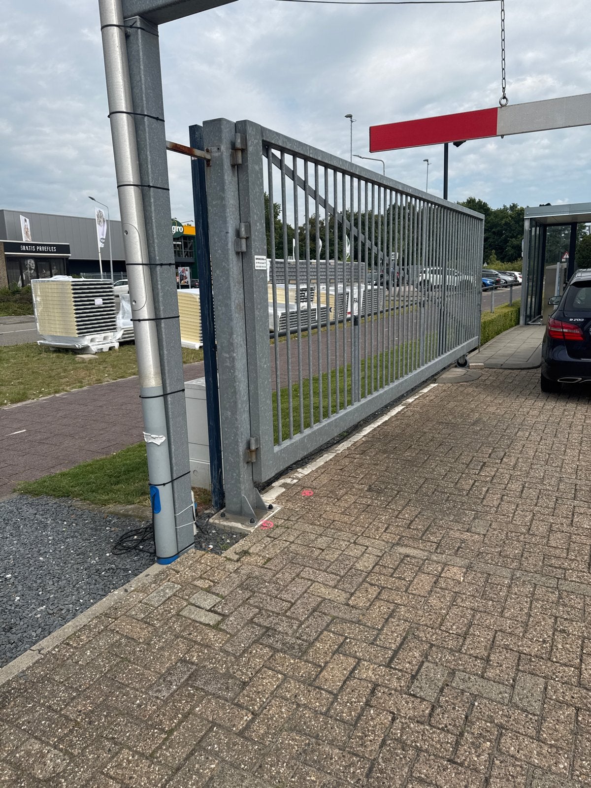 Gegalvaniseerde Poort op Wielen - 7.31m Lang, 2.20m Hoog, Ophalen, Met poort, Gebruikt, Overige typen