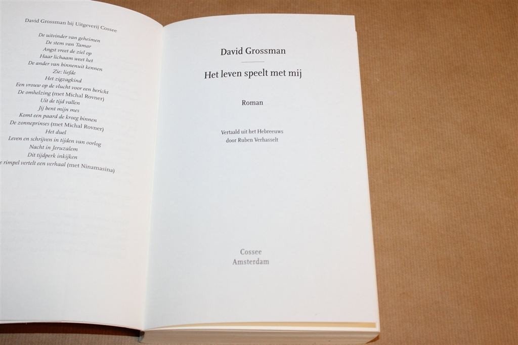Het Leven Speelt met Mij — David Grossman 2020, Boeken, Ophalen of Verzenden, Gelezen