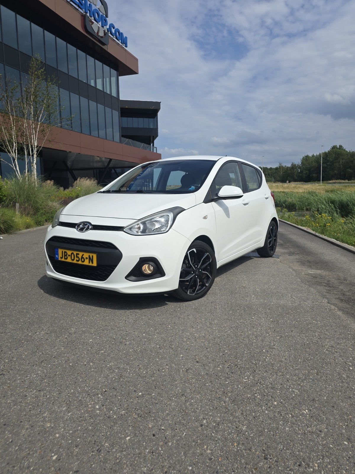MOET WEG!! Hyundai i10 1.0i 66pk 2016 Wit, Auto's, Hyundai, Stof, Origineel Nederlands, Handgeschakeld, Particulier