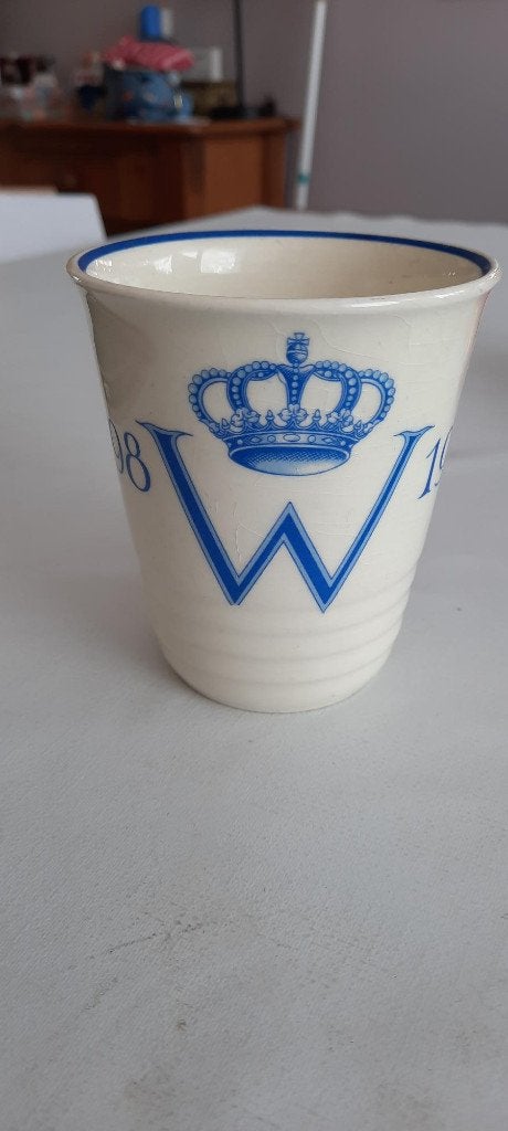Gedenkbeker 1938 ter ere v/h 40 jarig reg. jub Wilhelmina, Ophalen of Verzenden, Gebruikt, Nederland, Servies