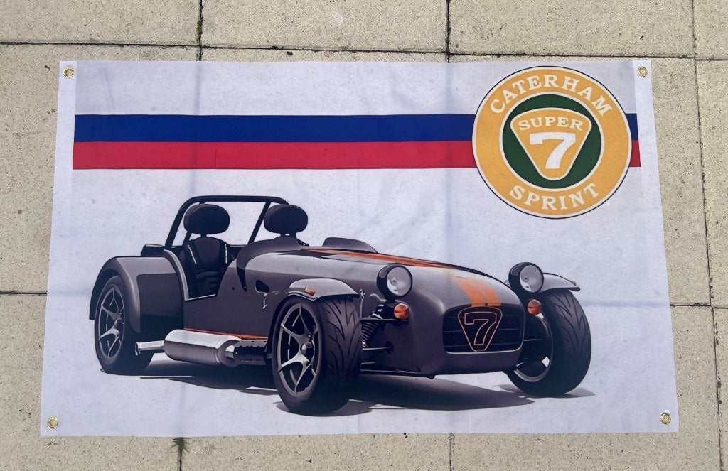 CATERHAM SUPER 7 BANNER 60X90 CM MET BEVESTIGGINGS OGEN, Ophalen of Verzenden, Nieuw