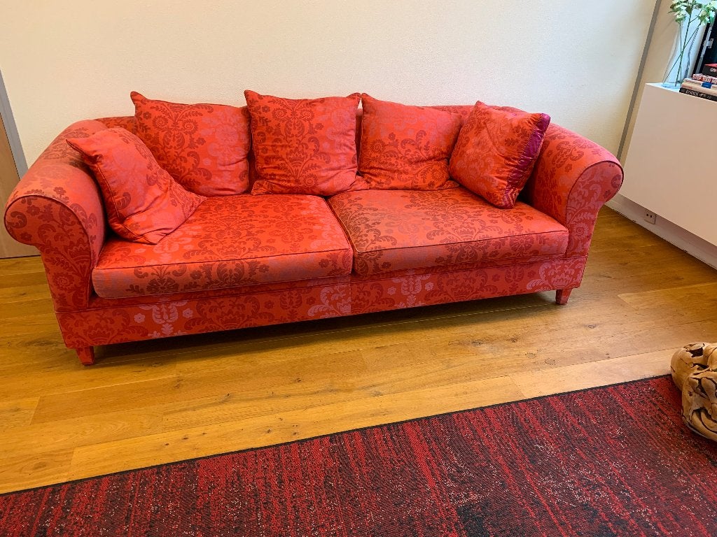 Rode bank met barokprint en kussens, Huis en Inrichting, Ophalen, Gebruikt, 100 tot 125 cm, Driepersoons