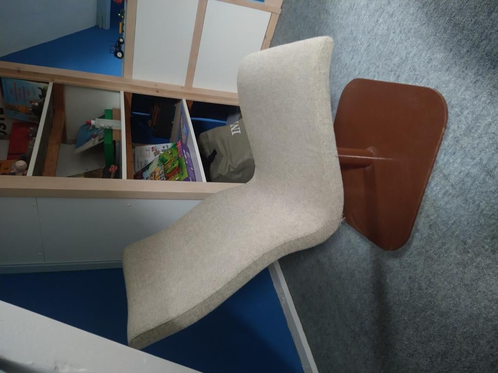 Designstoel, beige gemêleerde bekleding, bruine stalen voet, Ophalen, Zo goed als nieuw, Zwart, Eén