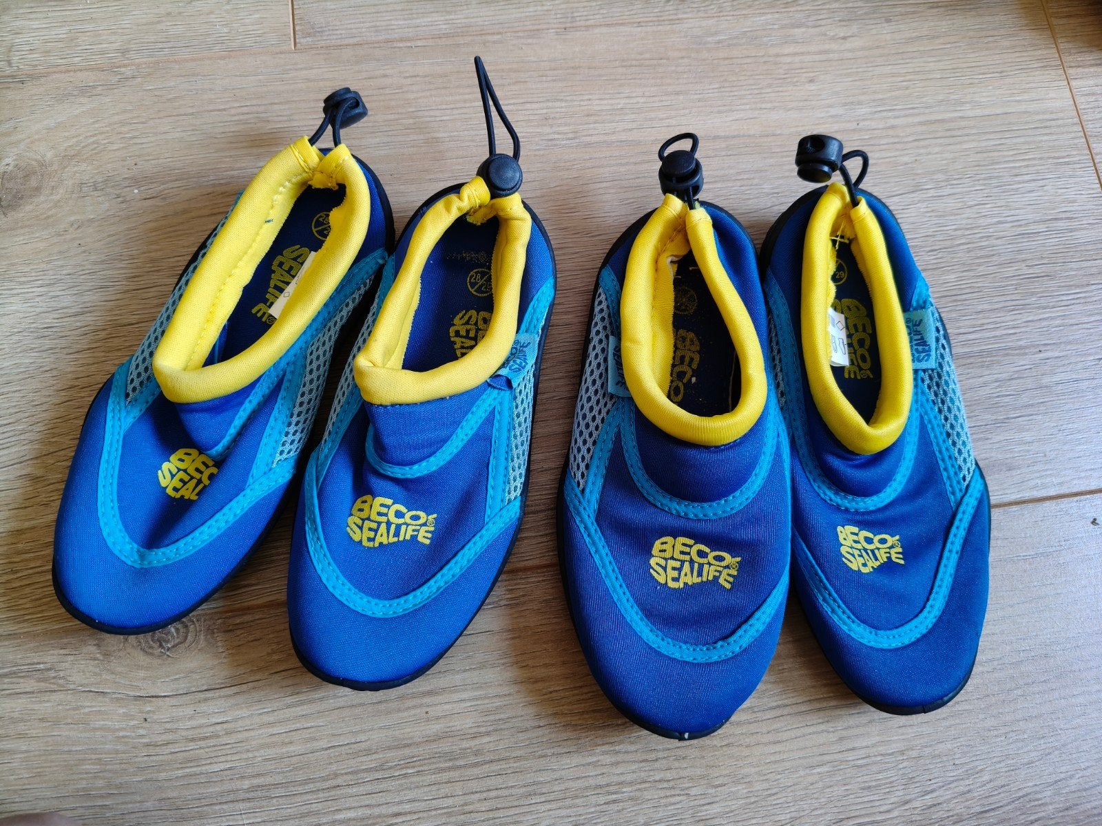 Twee paar waterschoenen,  surfschoenen z.g.a.n., Ophalen of Verzenden, Zo goed als nieuw, Kind, Zeil- of Surfschoenen