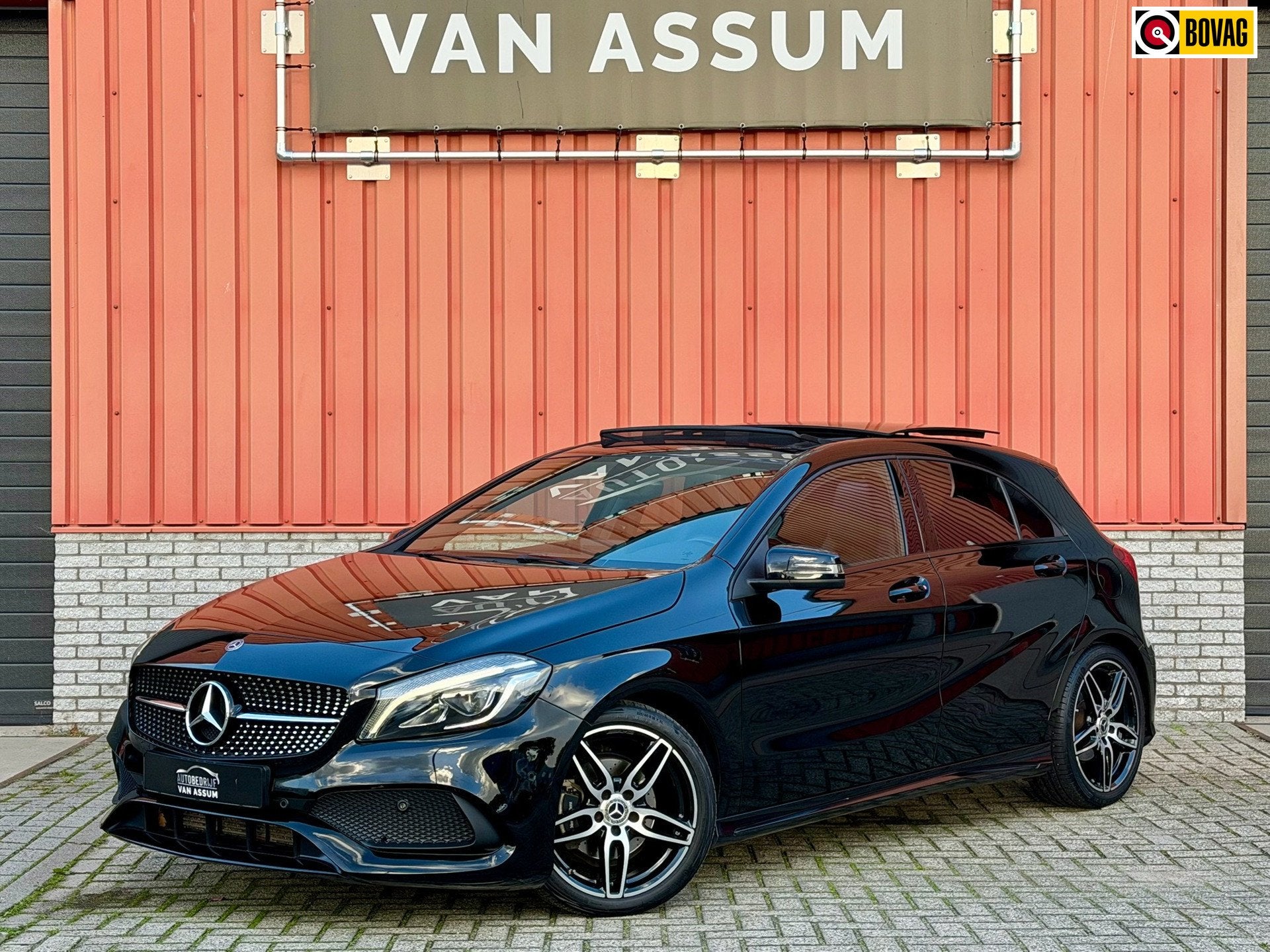 Mercedes-Benz A-klasse 160 AMG Pano Night Camera Climate 18", Auto's, Dealer onderhouden, Gebruikt, Zwart, 4 cilinders