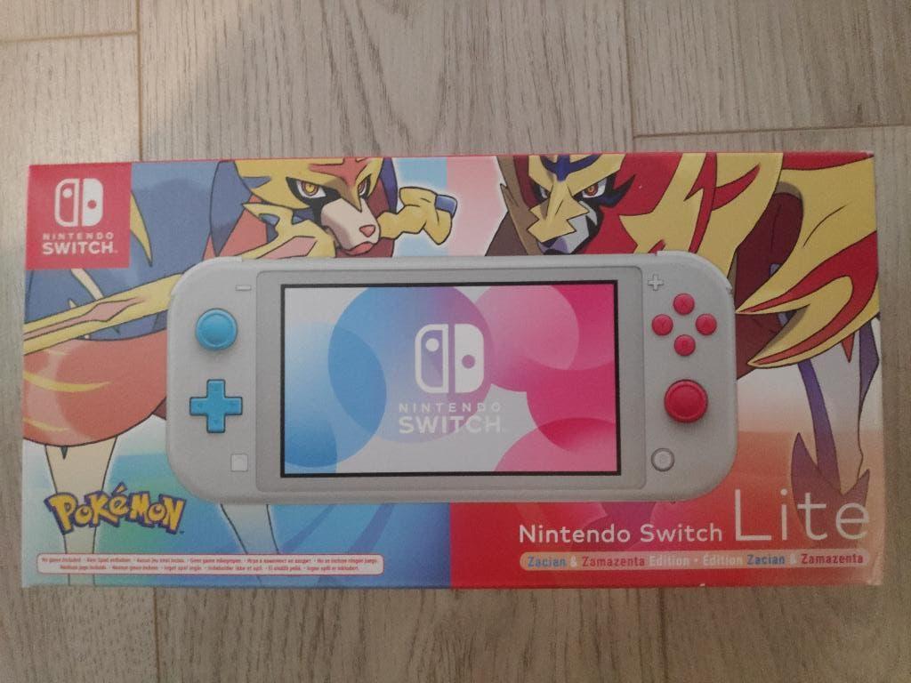 Nintendo Switch Lite – Pokémon Zacian & Zamazenta Edition, Spelcomputers en Games, Ophalen of Verzenden, Grijs, Nieuw, Met beschermhoes of tas