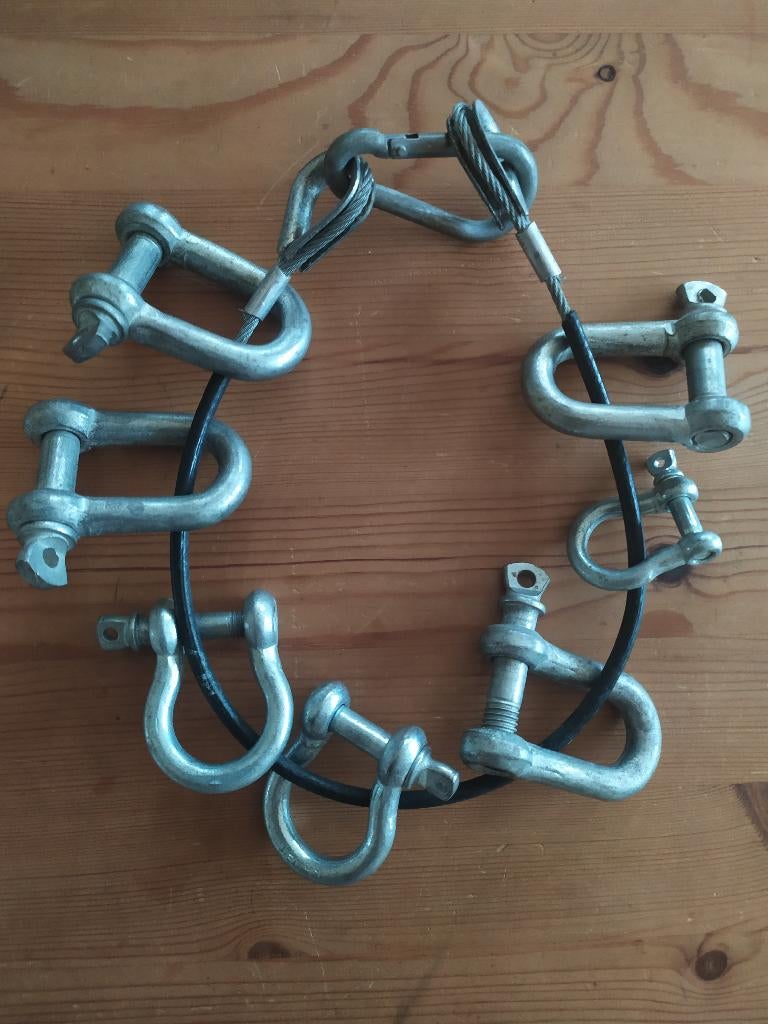 4 d-sluitingen, 3 harpsluitingen, 1 karabijnhaak, Ophalen of Verzenden