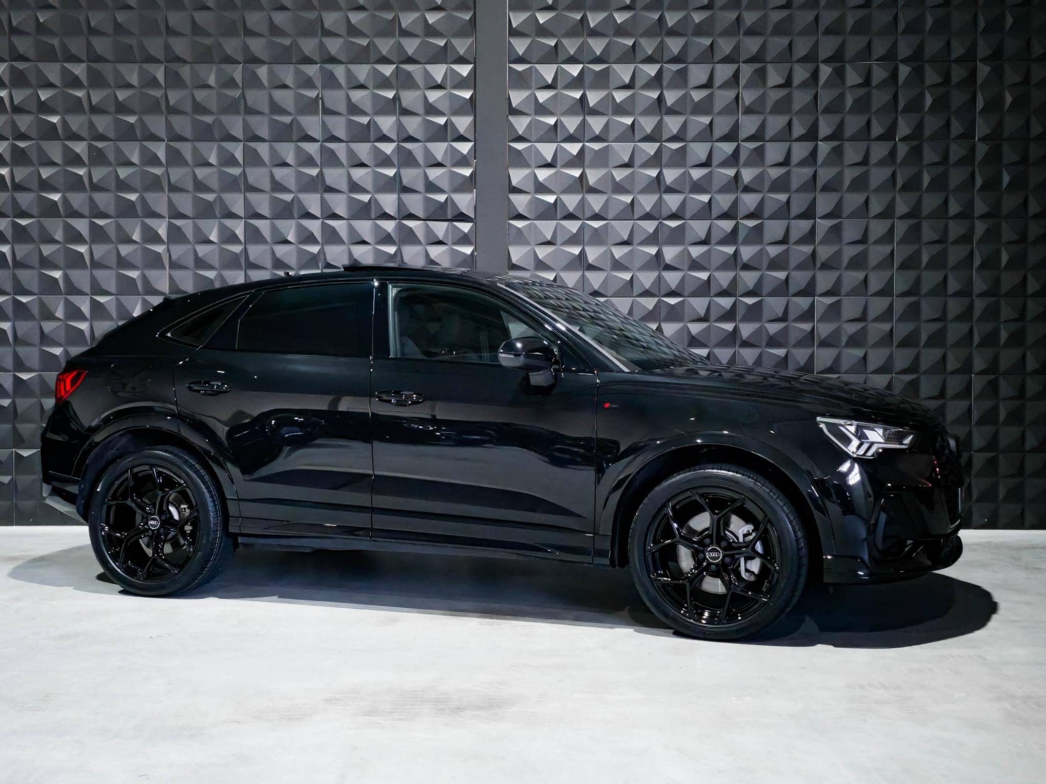 Audi Q3 Sportback 45 TFSI e S line | Pano | All Black | 20", Auto's, 12 maanden, Gebruikt, Zwart, Parkeersensor