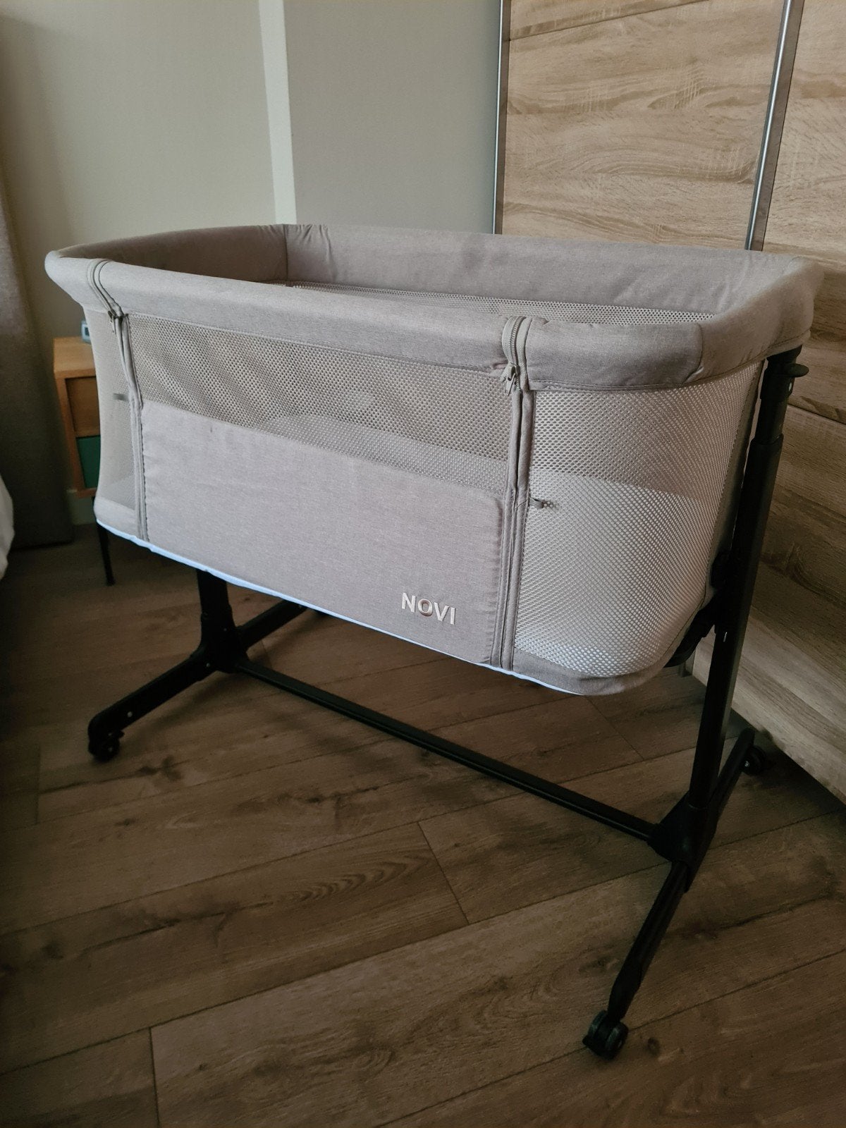 Co-sleeper Novi met hoeslaken en molton zo goed als nieuw, Ophalen, Zo goed als nieuw, Wieg