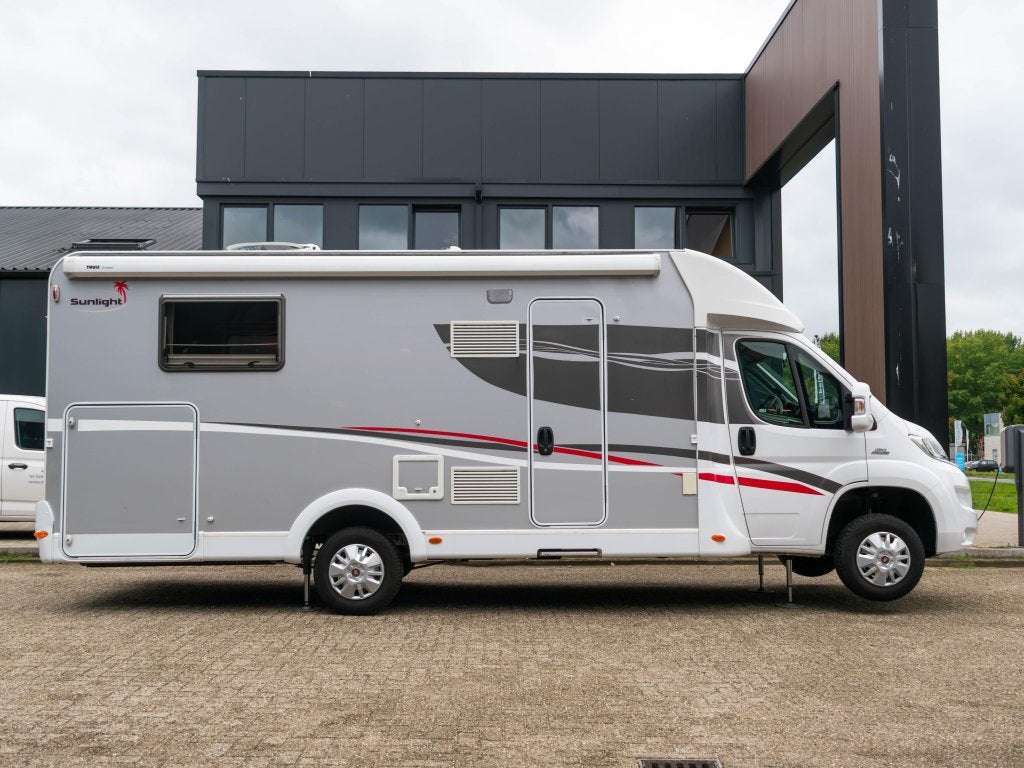 Sunlight T68 10 Years Met E&P levelsysteem, Caravans en Kamperen, Campers, Sunlight, Fiat, Tot en met 2, L-zit