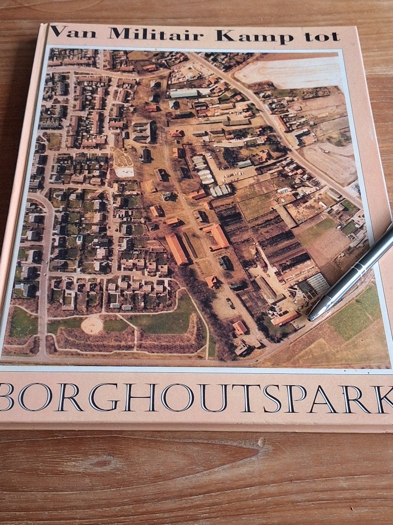 Van Militair Kamp tot Borghoutspark - Historisch Boek, Boeken, Ophalen of Verzenden, Zo goed als nieuw, Algemeen, Tweede Wereldoorlog