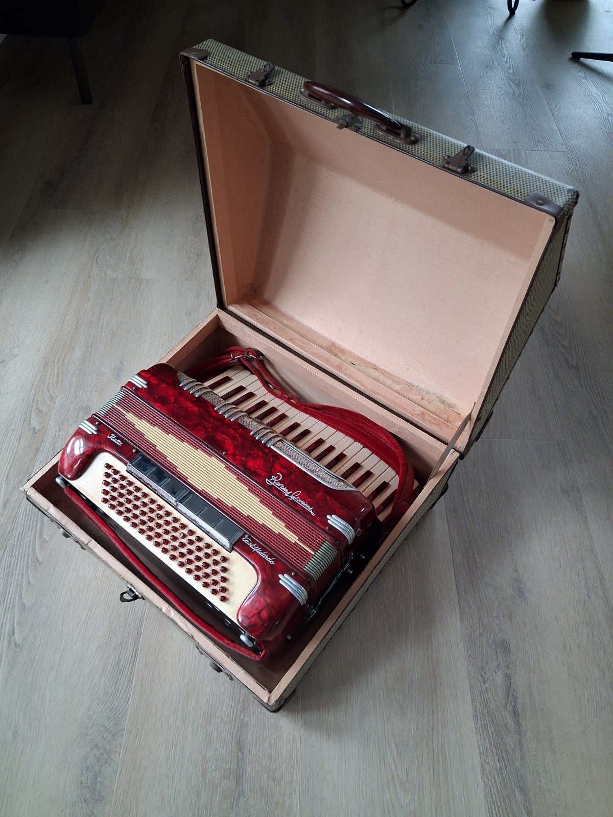 Vintage Giovanni Borsini Accordeon met originele koffer, Gebruikt, Overige formaten, Toetsaccordeon, Met koffer