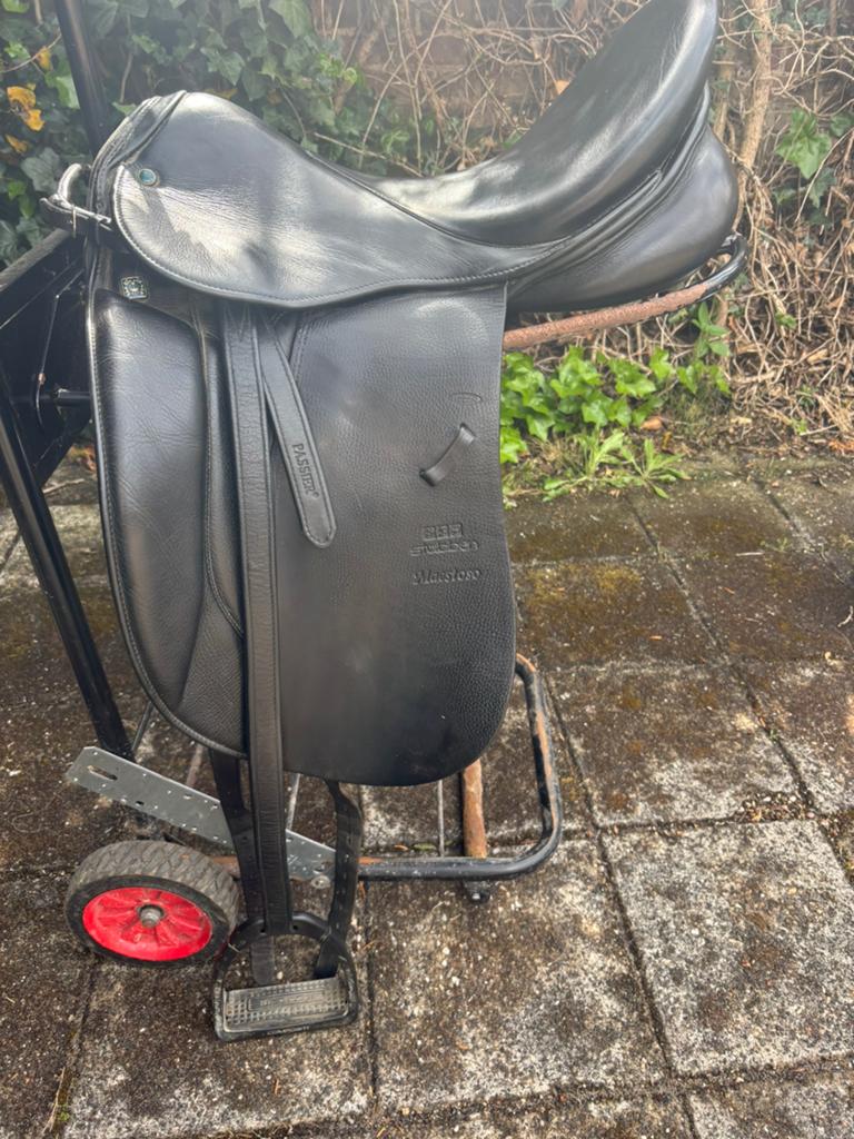 Stubben Maestro dressuurzadel met brede boom, Dieren en Toebehoren, Paarden en Pony's | Zadels, Ophalen of Verzenden, Gebruikt