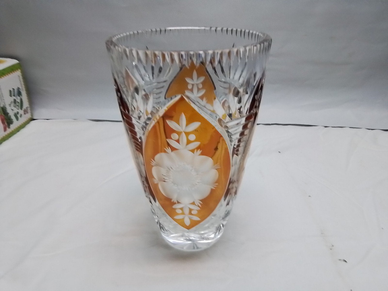 Kristallen vaas met oranje en wit bloemmotief, Antiek en Kunst, Antiek | Vazen, Ophalen of Verzenden