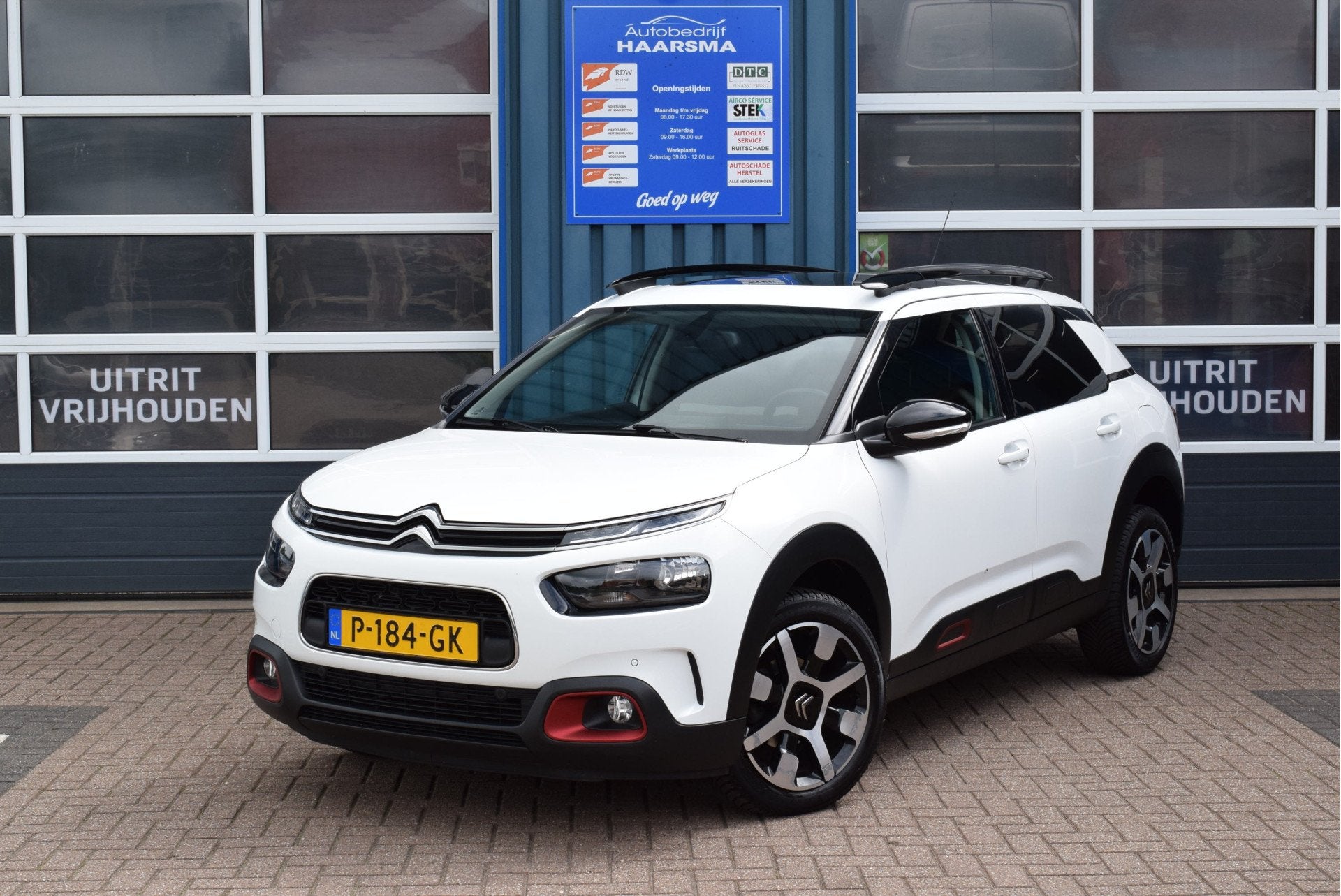 Citroën C4 Cactus Automaat 1.2 PureTech Shine Achteruitrij, Auto's, Dealer onderhouden, Stof, Bedrijf, 19 km/l