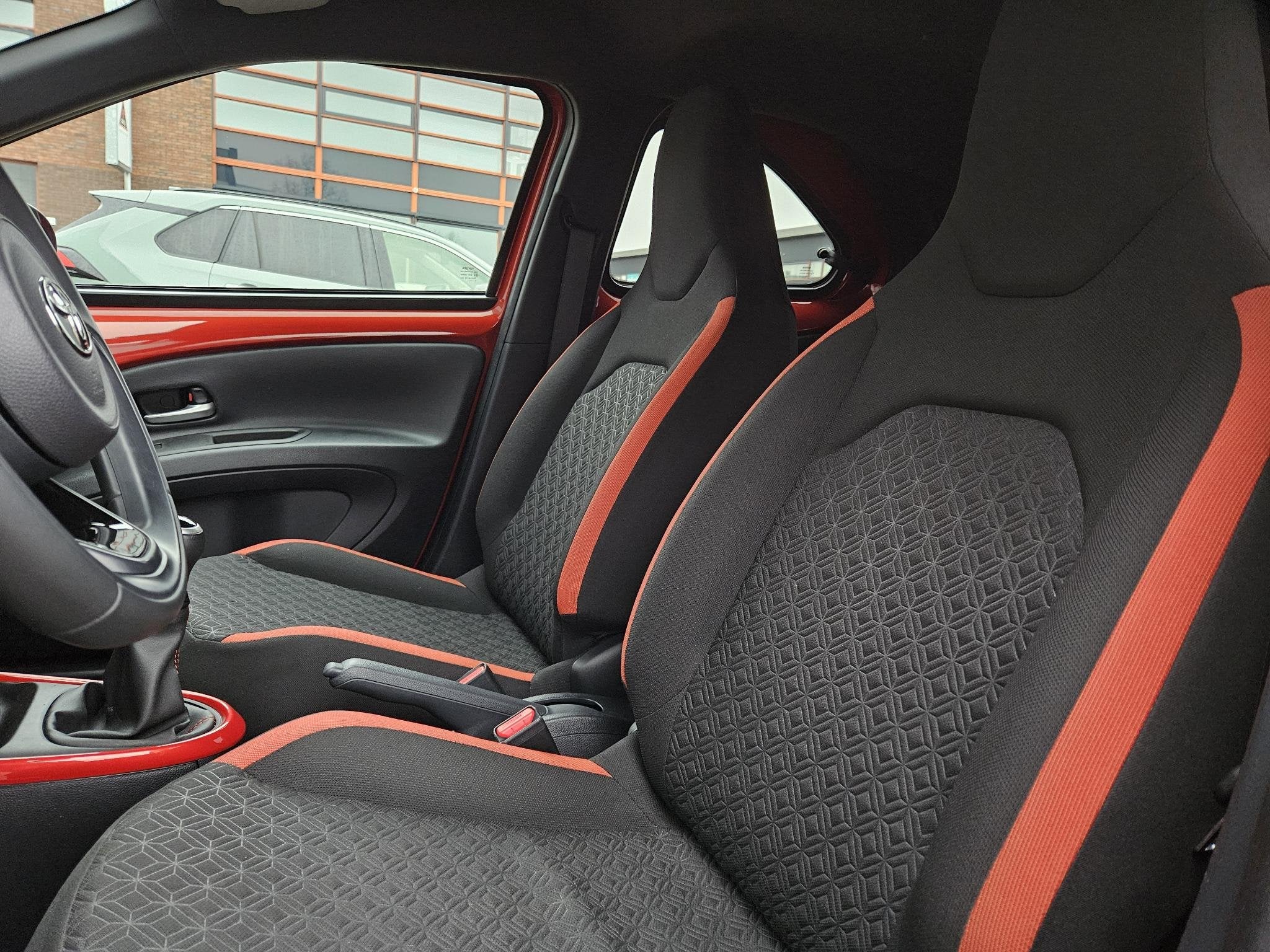 Toyota Aygo X 1.0 VVT-i MT Premium Special | Parkeersensoren, Voorwielaandrijving, Gebruikt, Euro 6, 4 stoelen