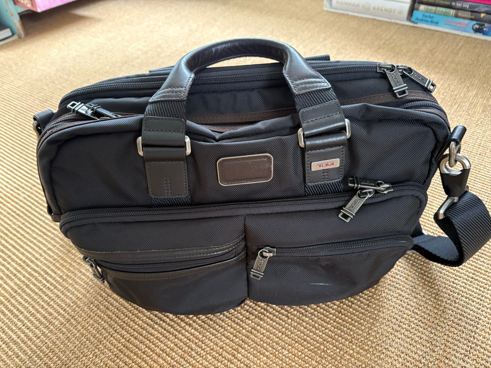 Foto 9 van Tumi Laptoptas - Bruin/Zwart, Zo goed als nieuw