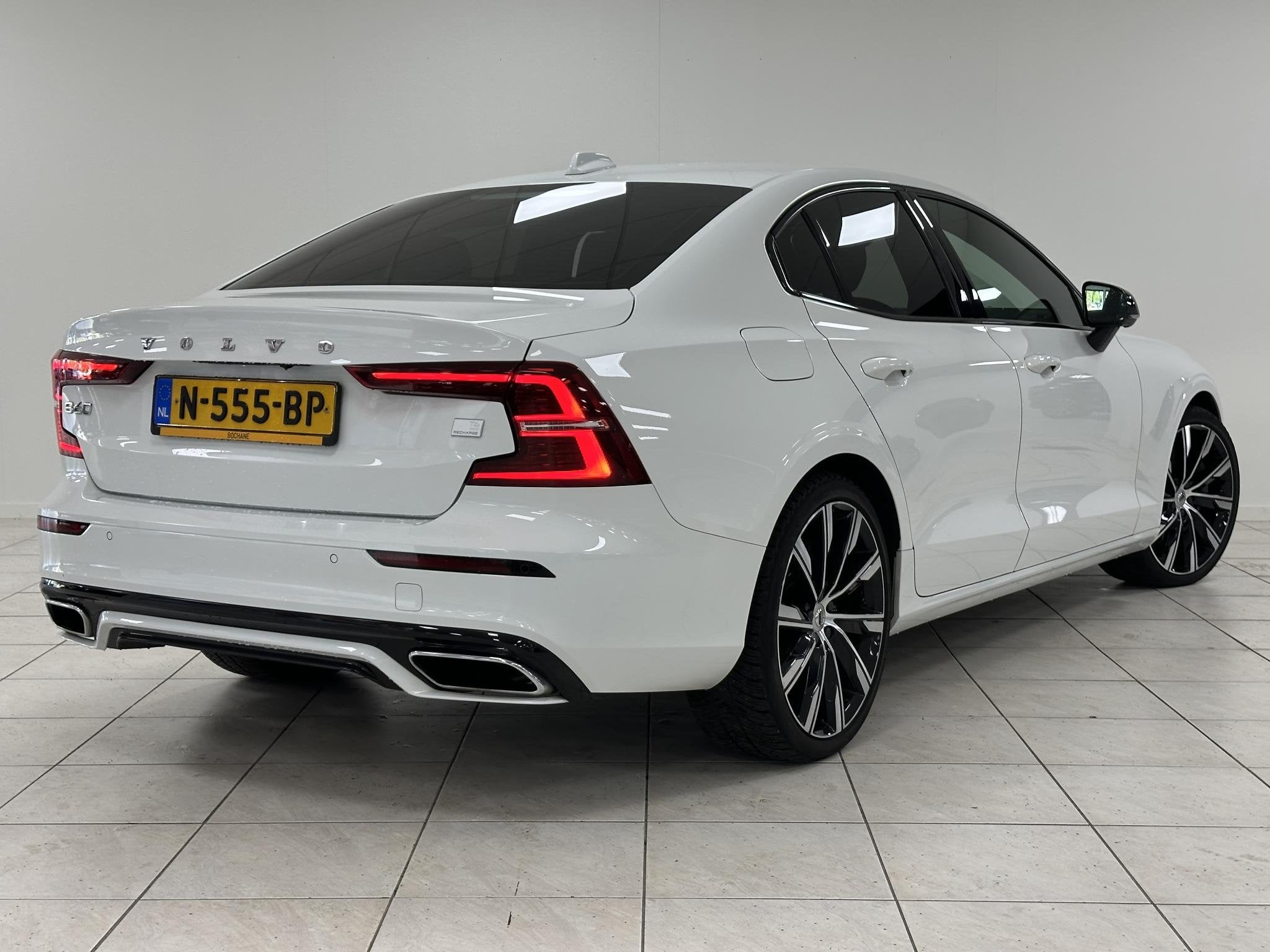Volvo S60 2.0 Recharge T6 AWD R-Design DEALER ONDERHOUDEN |, Gebruikt, 4 cilinders, Verwarmde buitenspiegels, Vierwielaandrijving