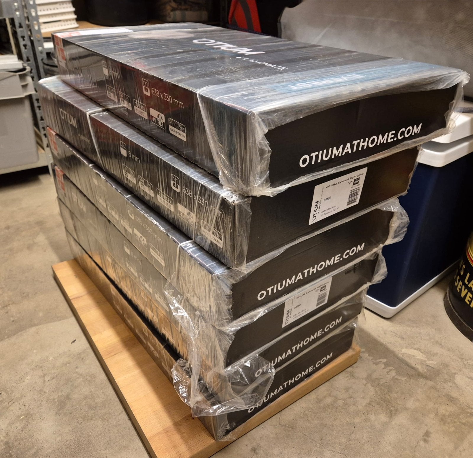 Laminaat Otium Everest Licht Grijs 13,9 m2 (6 pakken), Huis en Inrichting, Stoffering | Vloerbedekking, Ophalen, Nieuw, Grijs