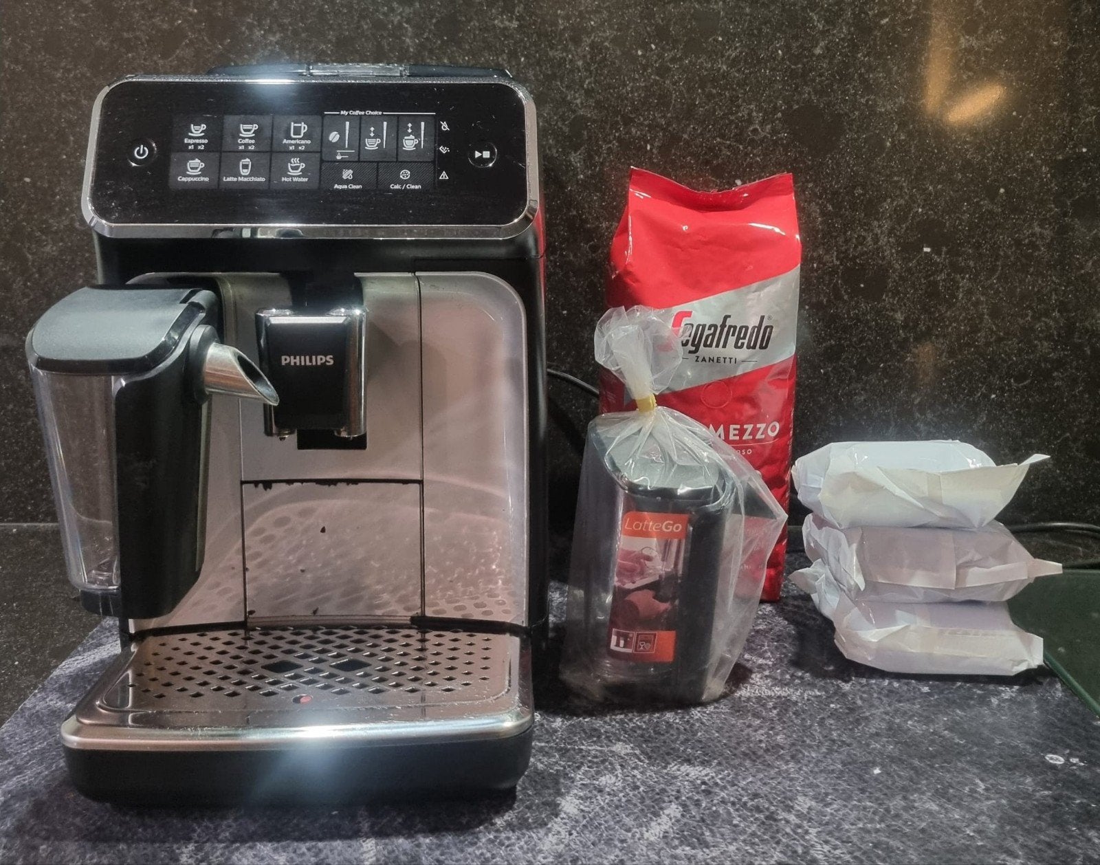 Philips LatteGo EP3246/70 Volautomatische Espressomachine, Gebruikt, Espresso apparaat, Ophalen of Verzenden, Koffiebonen