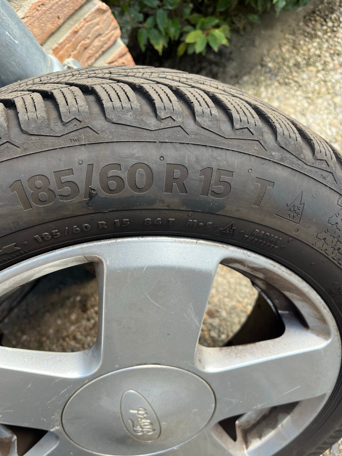 Continental winterbanden 185/60 R15 op velg Ford Fiesta, Ophalen, Gebruikt, 15 inch, Banden en Velgen
