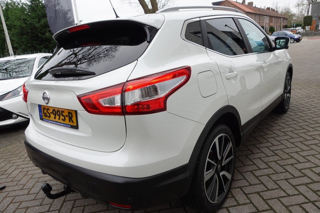 Nissan QASHQAI 1.2 TEKNA Panorama Leder Camera Trekhaak, Auto's, Keurmerk '100% Onderhouden', Euro 5, Gebruikt, 4 cilinders