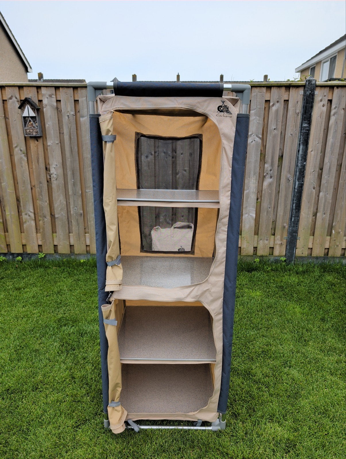 Defa schuine opbergkast 165 cm - beige/camel, Caravans en Kamperen, Kampeermeubelen, Ophalen of Verzenden, Zo goed als nieuw, Campingkast