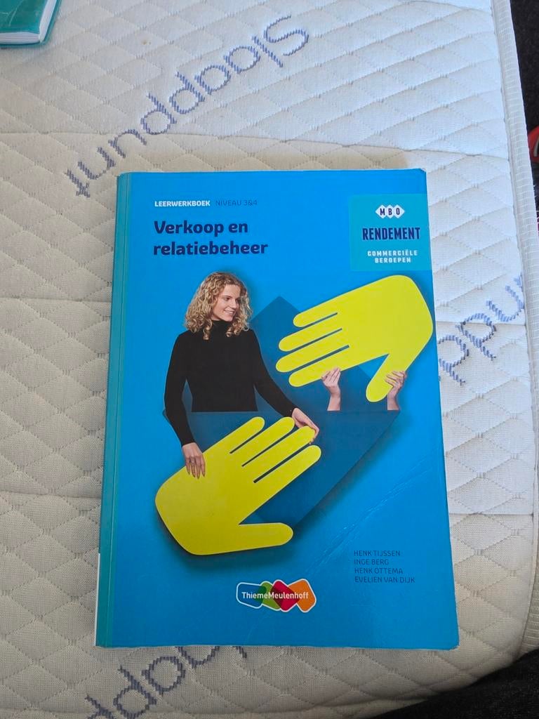Leerwerkboek Verkoop en relatiebeheer MBO Niveau 3&4, Boeken, Ophalen of Verzenden, Zo goed als nieuw, MBO, Henk Tussen, Inge Berg, Henk Ottema, Evelien van Dijk